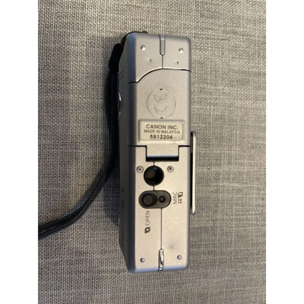 Canon PowerShot ELPH Compact Camera 2.1MP 2.4x Zoom Flash USB CR2 Silver w/ case